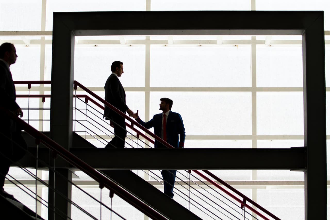 Dave sospechaba que John lo usaría para salvar su encargo.