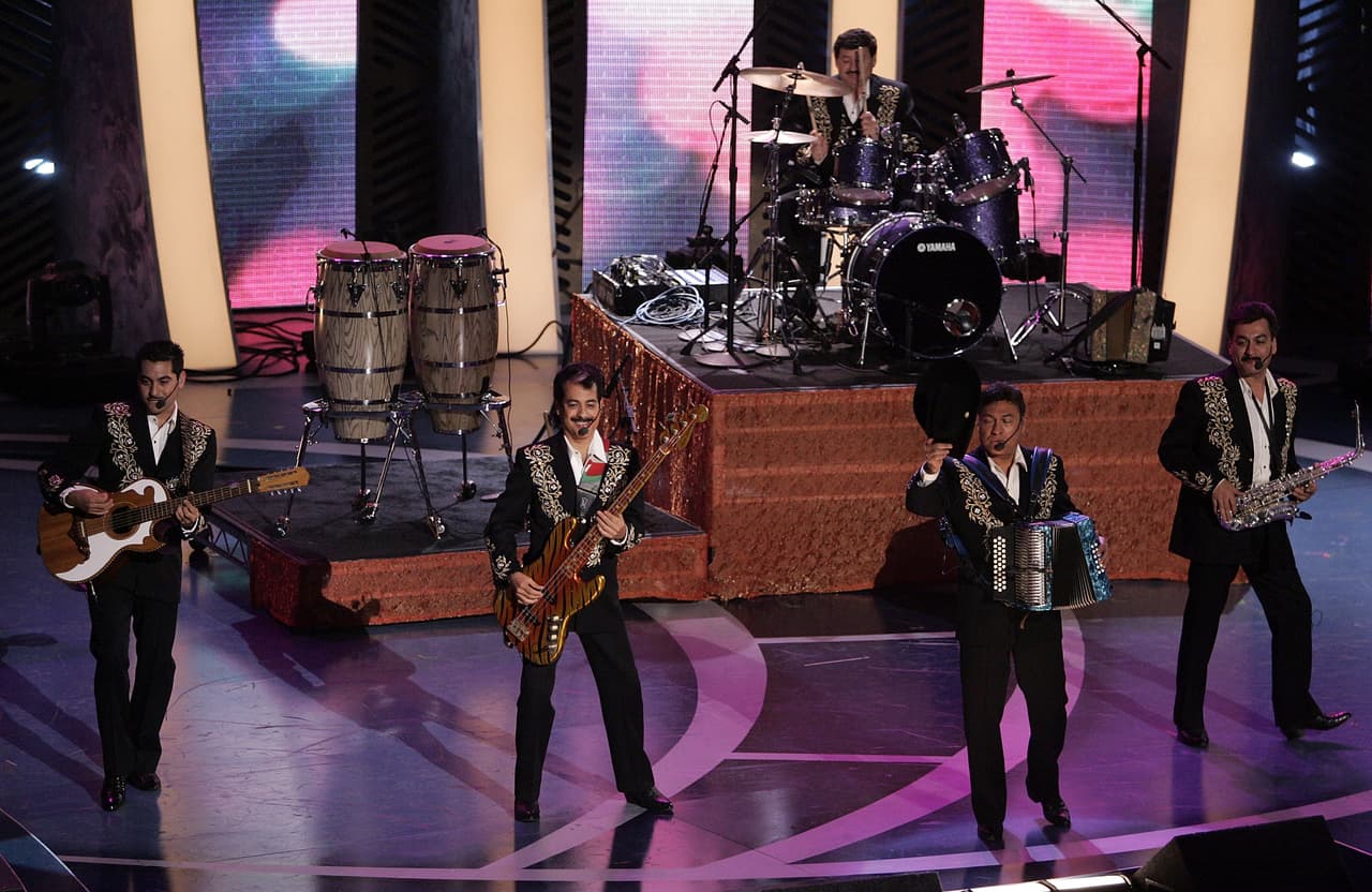 <b>Los Tigres del Norte</b> son unos de los mayores exponentes del regional mexicano en el mundo. En los Latin GRAMMY han cantando en el 2005 ('La sorpresa' con Julieta Venegas), 2008 ('
<a href="https://www.youtube.com/watch?v=LTK2B3e7FYc" target="_blank">Somos americanos</a>'), 2011 ('
<a href="https://www.youtube.com/watch?v=3E7zN6ntxh0" target="_blank">Golpes en el corazón</a>' con Paulina Rubio) y 2015 ('Somos más americanos').