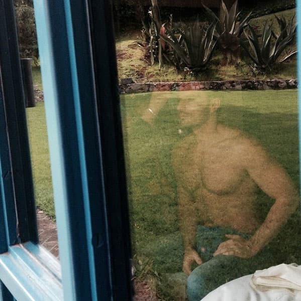 Así presumió que comenzó su jornada laboral en el día dos de grabaciones.