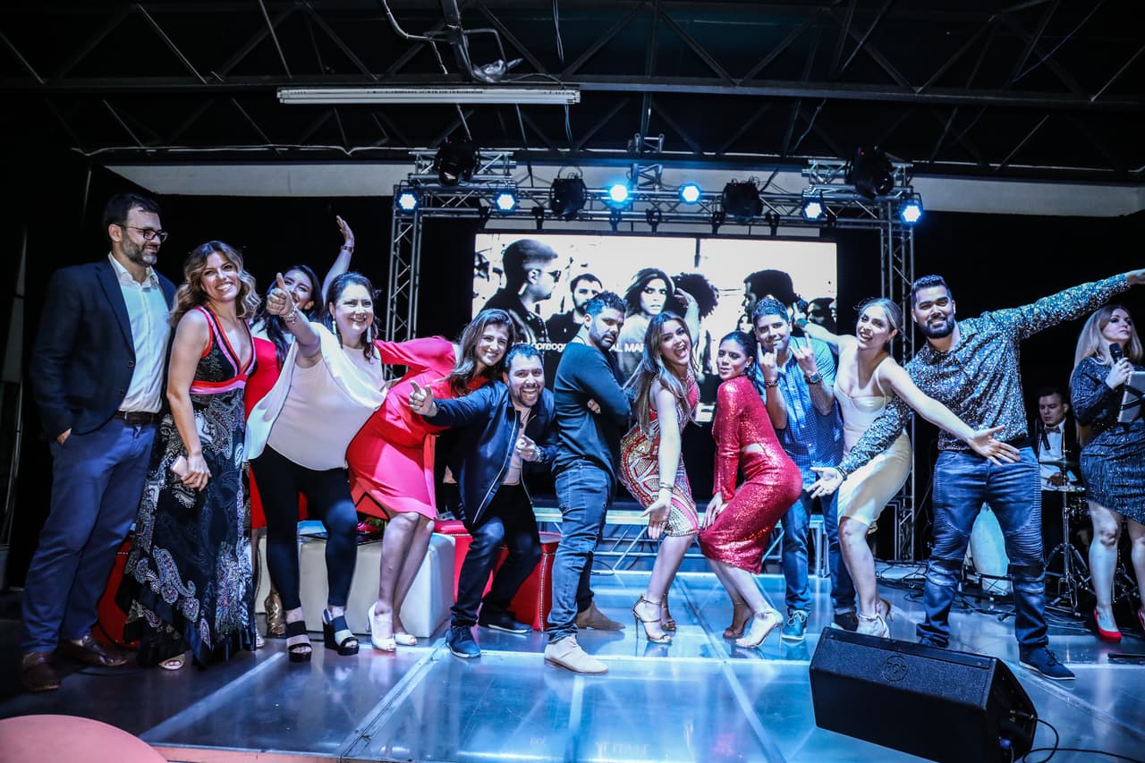 Las chicas no dudaron en agradecer a todos los que participaron en la producción.