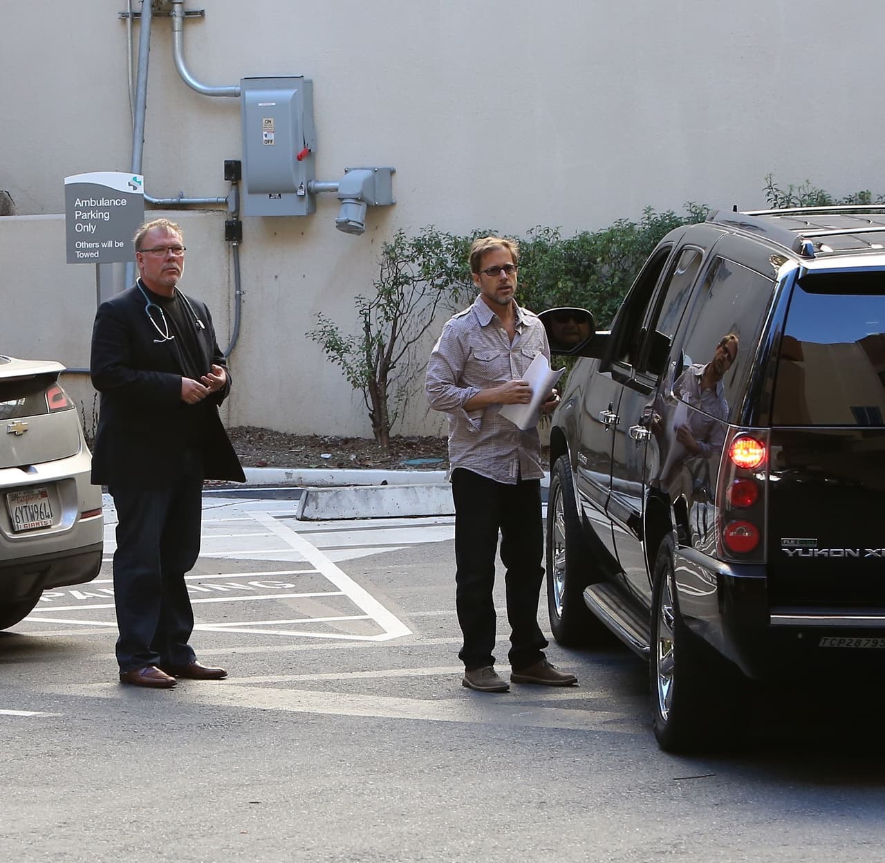 OMG! Kim y su bebé están en peligro. Su camioneta llegó rápidamente a la sala de maternidad.