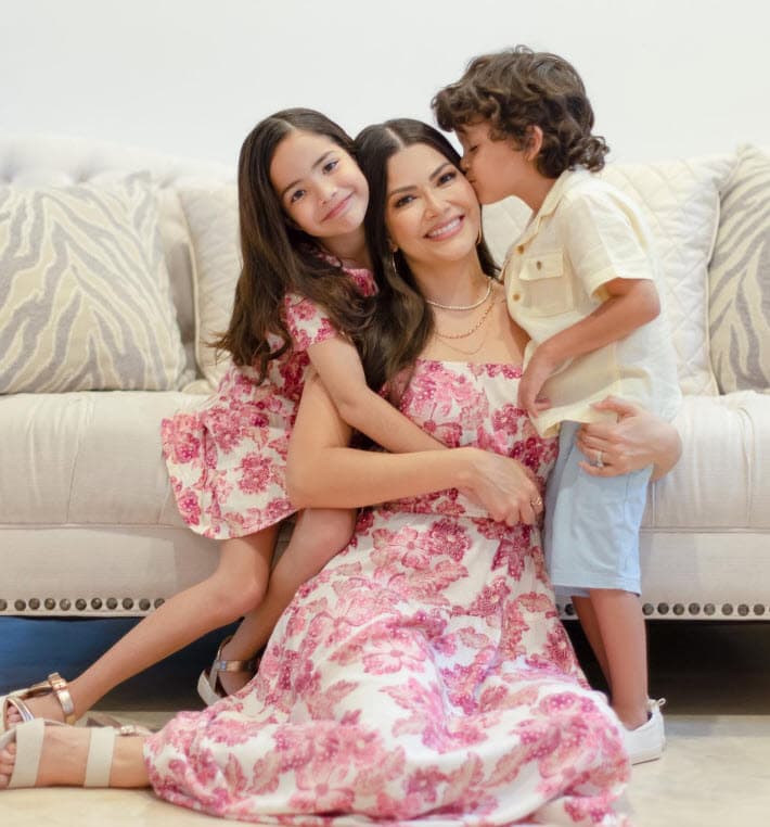 Ana Patricia Gámez y sus hijos, Giulietta y Gael.