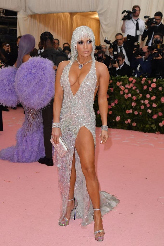 Su elección para el MET Gala del 
<b>2019,</b> también levantó muchos comentarios, en su mayoría aplaudiendo el físico de la artista.