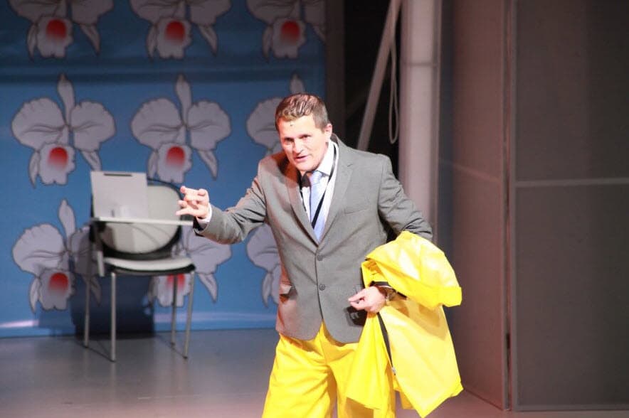 Los chistes y las frases distintivas de cada uno de los personajes invaden el escenario.