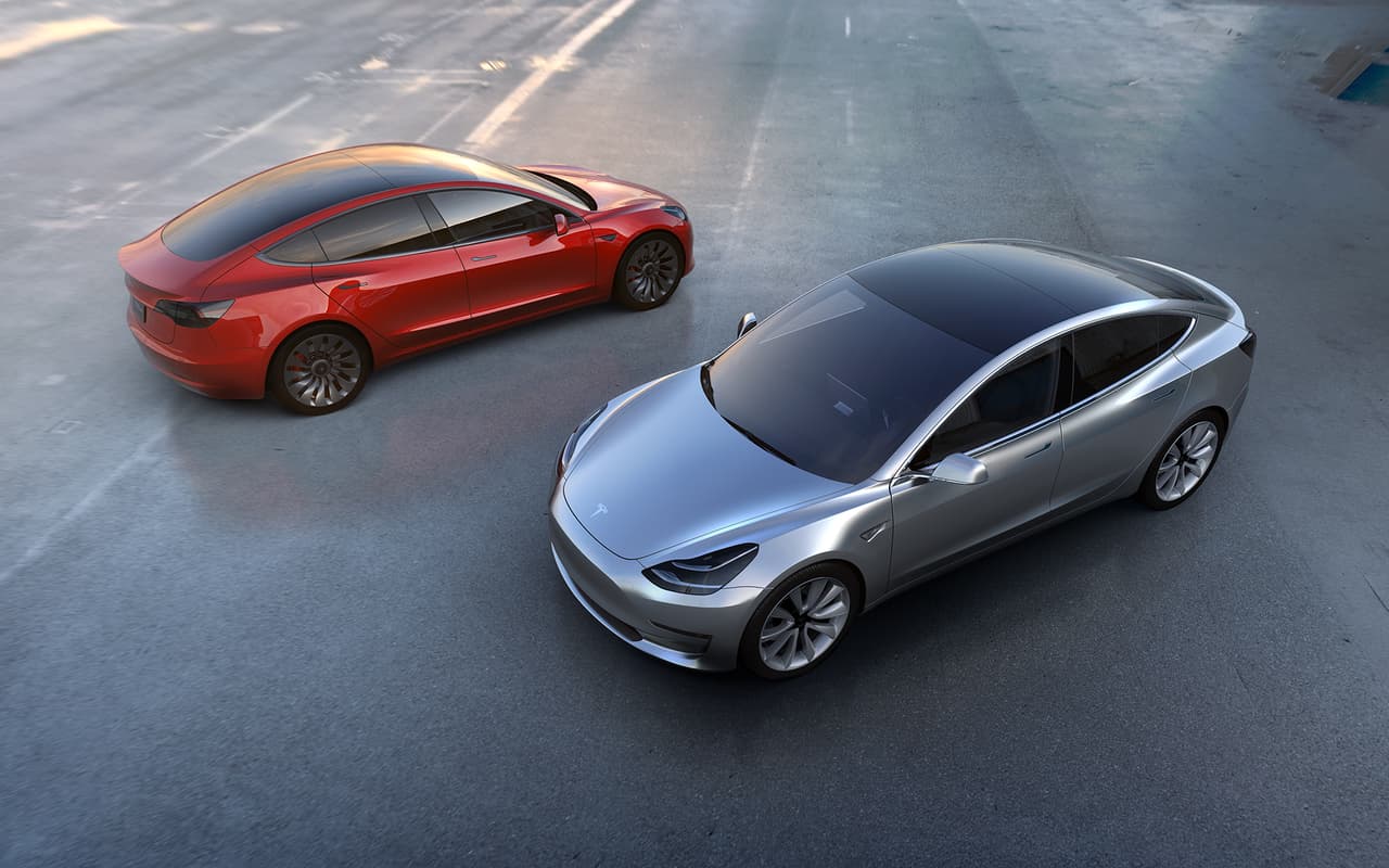 El parabrisas del Tesla Model 3 ocupa la parte delantera del techo proporcionando excelente visibilidad y una gran sensación de amplitud.