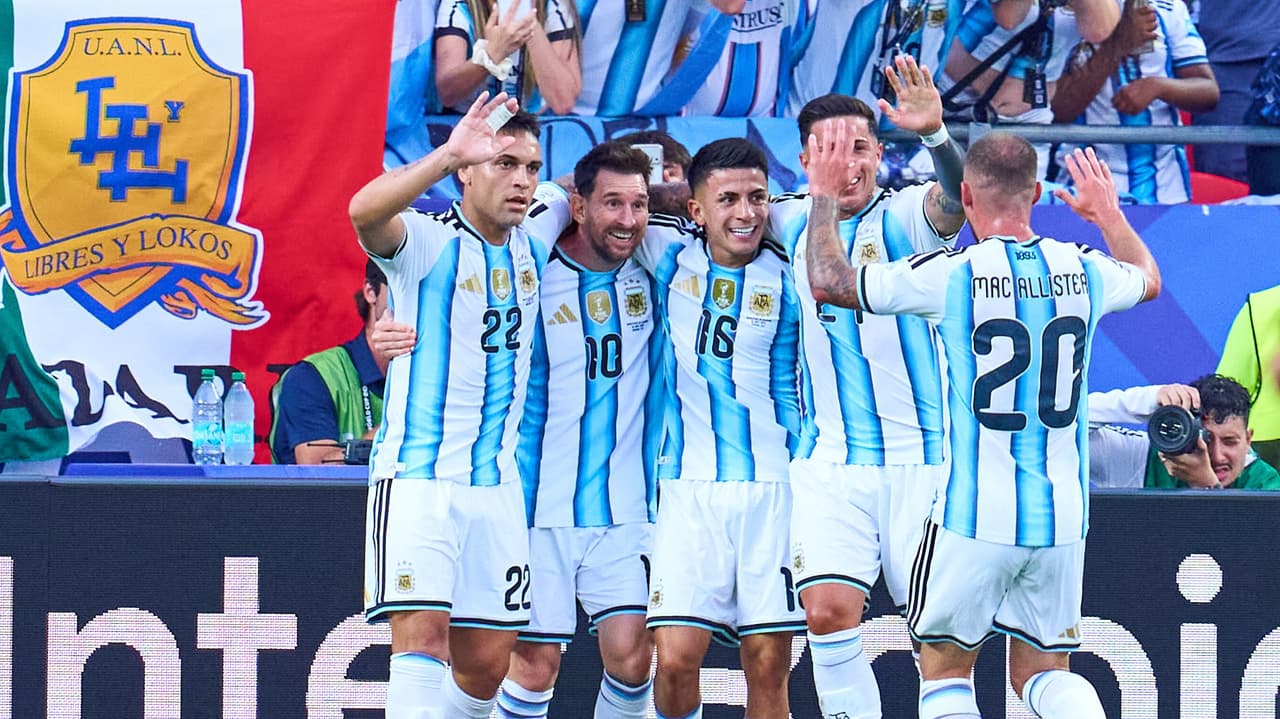 Messi engrandece su leyenda en la goleada de Argentina a Argelia