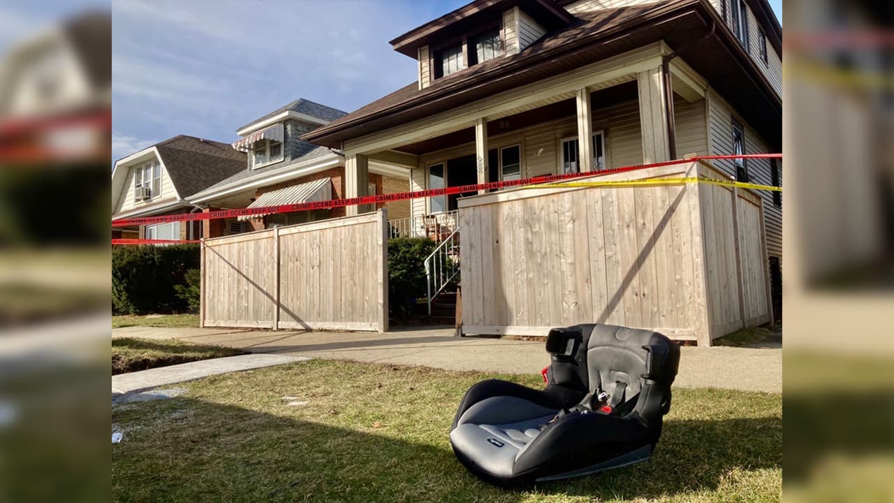 Varias cuadrillas de Bomberos de Chicago laboraron por poco más de una hora para poder sofocar las llamas en el lugar.
<br>