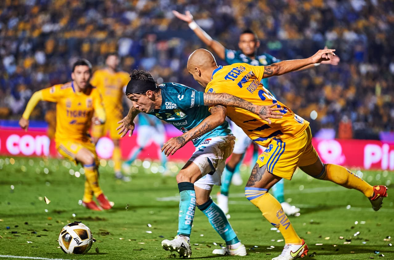 Tigres demuestra las garras que tiene para jugar semifinales y les bastan slo cinco minutos para que Florian Thauvin y Carlos González le den la vuelta al marcador y los locales terminen venciendo 2-1 a la 'Fiera'.