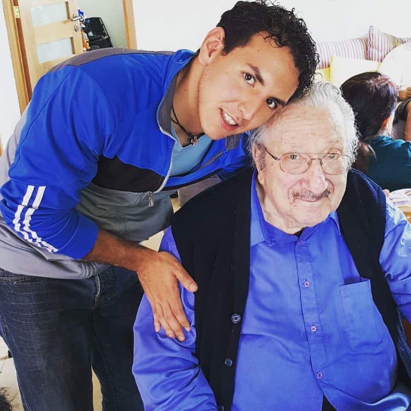 Actualmente tiene 90 años y es considerado una institución de la actuación en México, país al que adoptó de corazón.