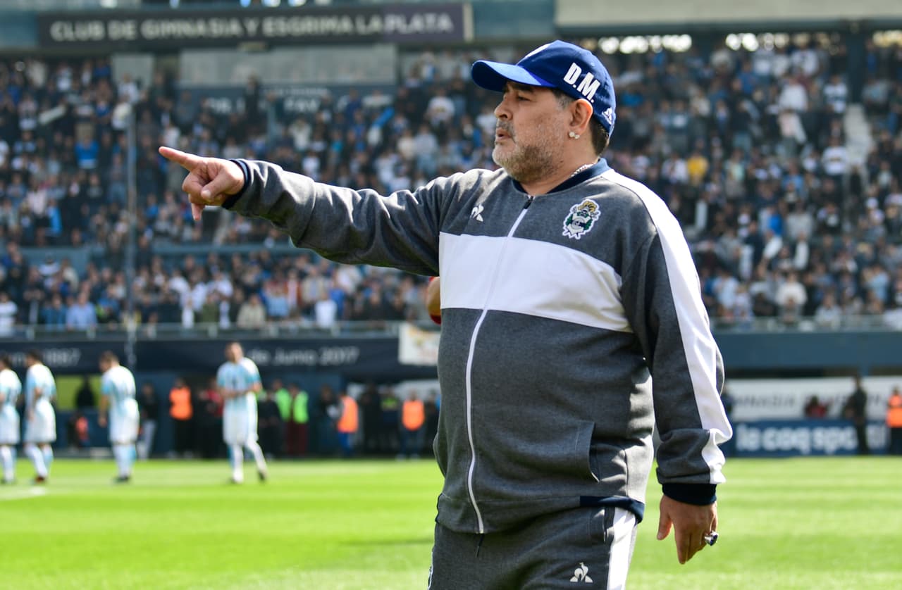 Fanáticos se reunieron afuera del hospital para darle ánimos.