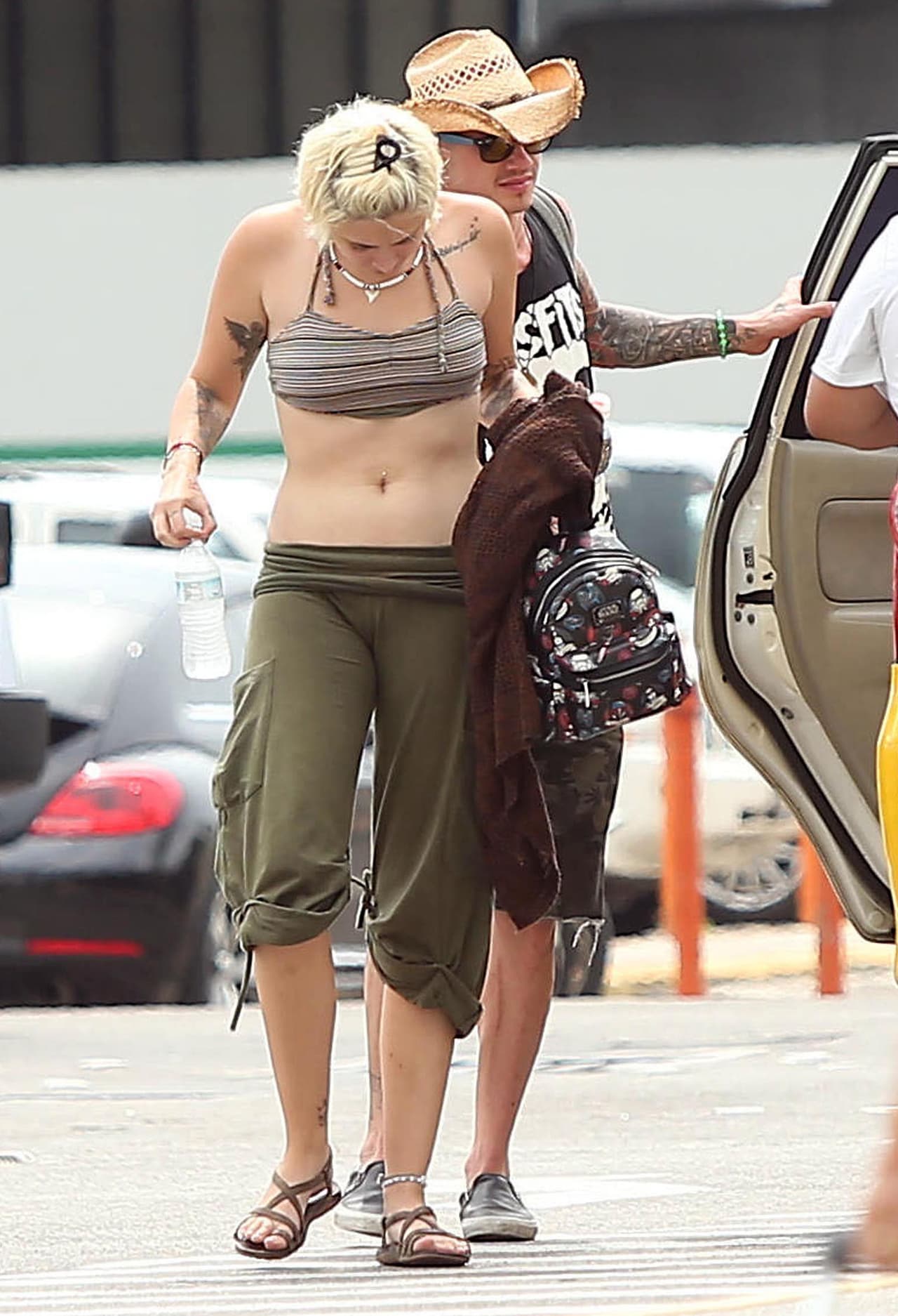 Paris está creciendo independiente, lejos de la familia de su padre, aunque ellos son sus albaceas.