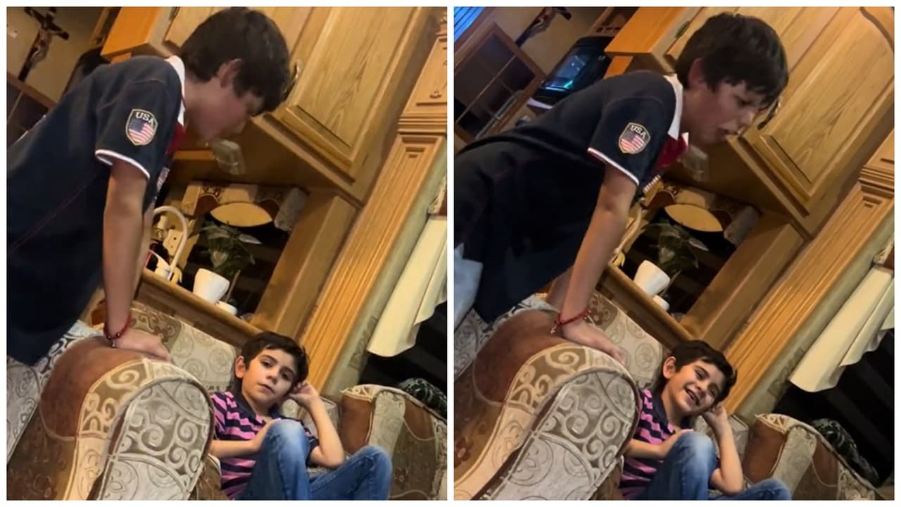 "A tu edad yo ya me bañaba solo": Niño regaña a su hermano menor y divierte a TikTok