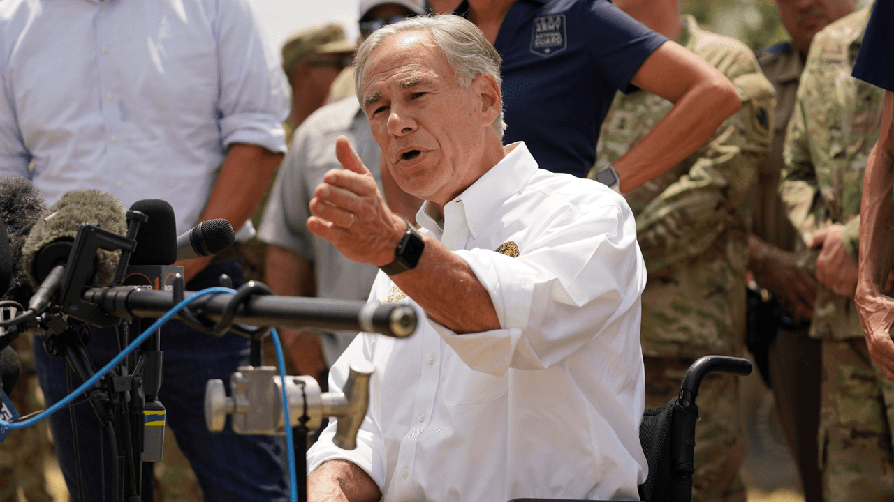 Greg Abbott vuelve a la frontera y asegura que Biden no responde a sus peticiones sobre inmigración