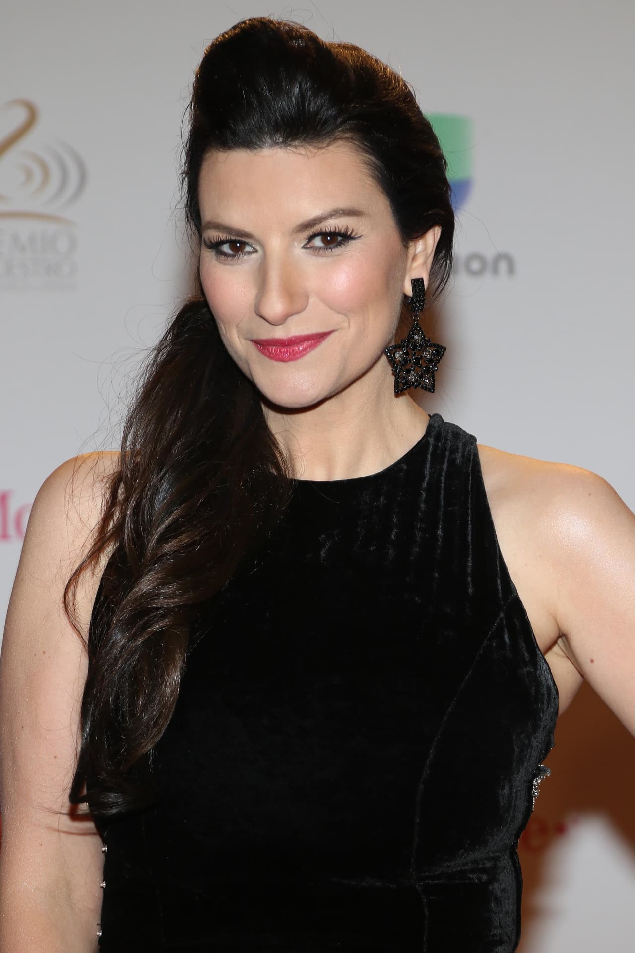 WOW! Son los labios de la bella Laura Pausini, quien ha encantado con su presencia en varias ediciones de este premio.