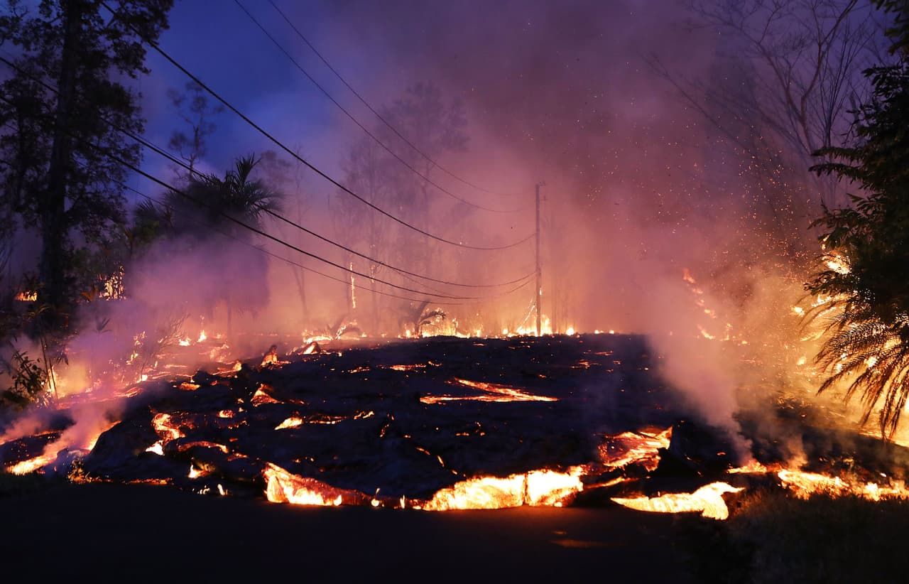 La lava del volcán Kilauea se expande hacia a otros sectores de la Isla Grande de Hawaii