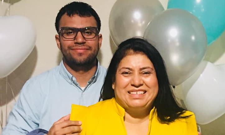 Padres de un hispano conectado a un respirador artificial buscan un donante que pueda salvarlo del coronavirus