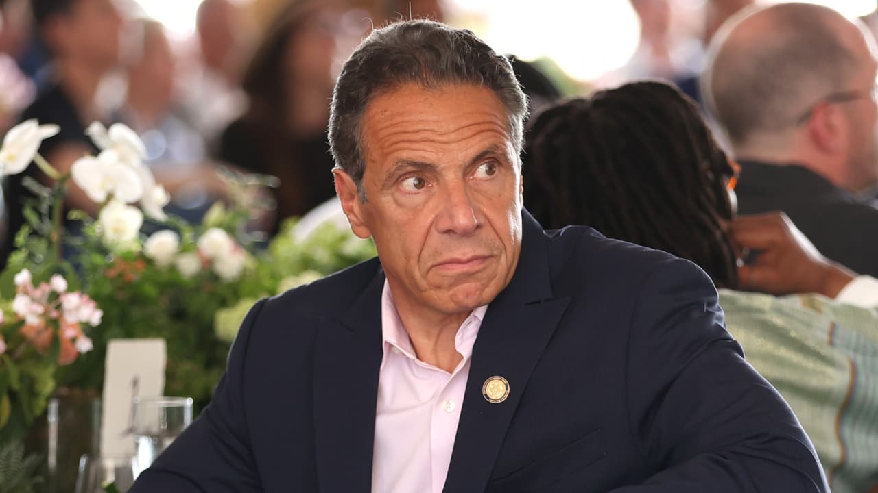 Juez desestima caso de manoseo contra el exgobernador de Nueva York Andrew Cuomo