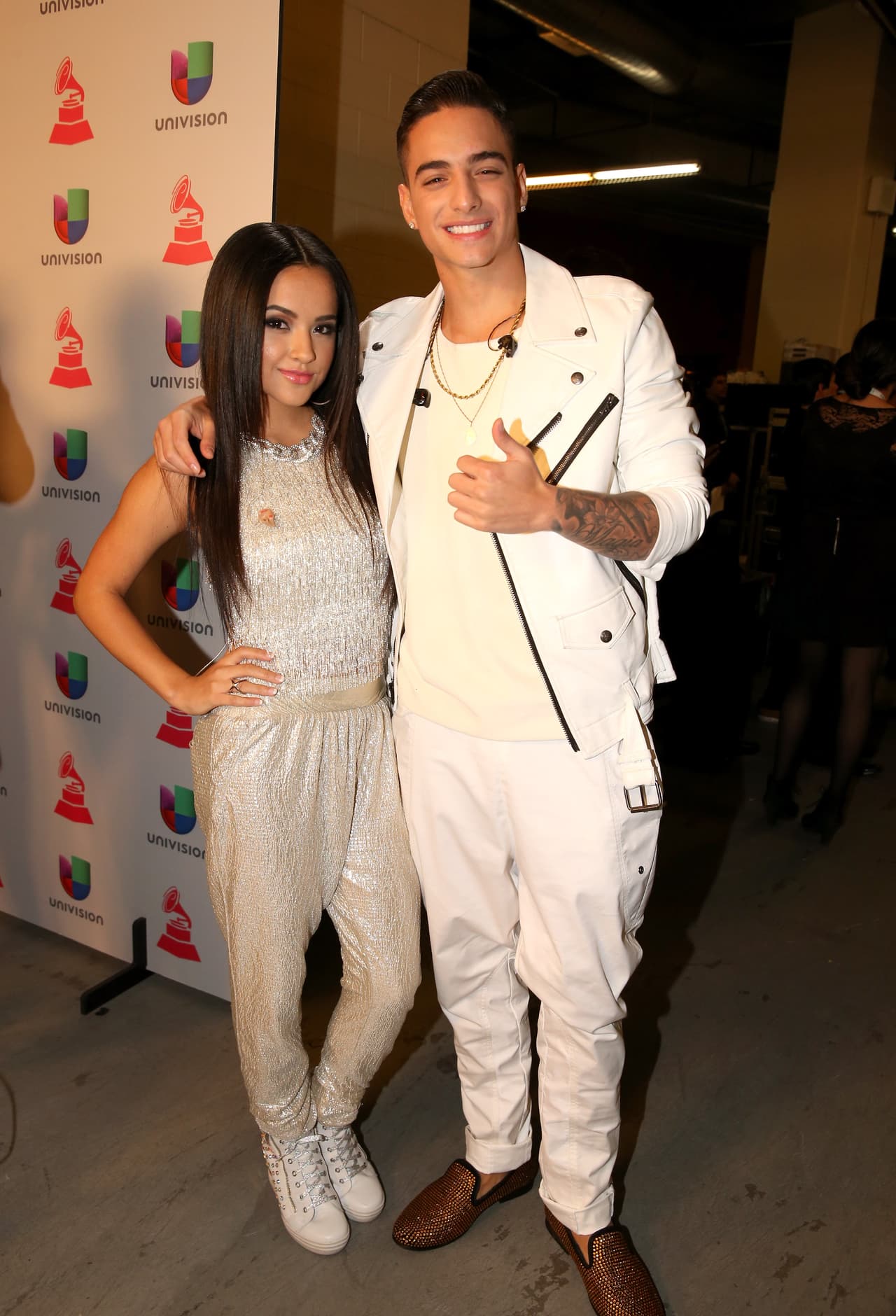 Becky G llegó se presentó por primera vez en la ceremonia de los Latin GRAMMY para presentarse junto a Maluma e interpretar una versión de la canción 'La Temperatura'.
<br>