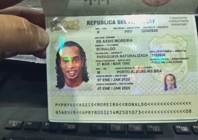 El pasaporte paraguayo de
<b>Ronaldinho</b> resultó ser original, pero fue adulterada la información. Es decir el número del documento le pertenece a una persona, pero fue editado para que aparecieran los datos del exfutbolista.