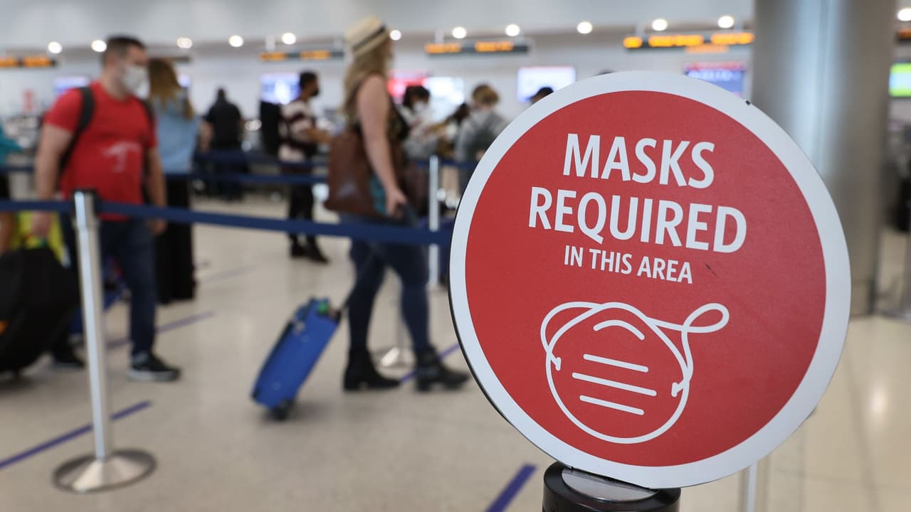 Volar sin mascarilla tiene multa doble: las nuevas medidas que debes tener en cuenta