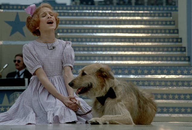 A sus 11 años ella ya sabía que quería ser famosa y decidió crecer en el teatro. Su primer papel importante lo tuvo en la obra 'Los Inocentes', que estuvo bajo la dirección de Harold Pinter. Esto hizo que un año más tarde, fuera la protagonista de 'Annie', donde brilló como la estrella que es.