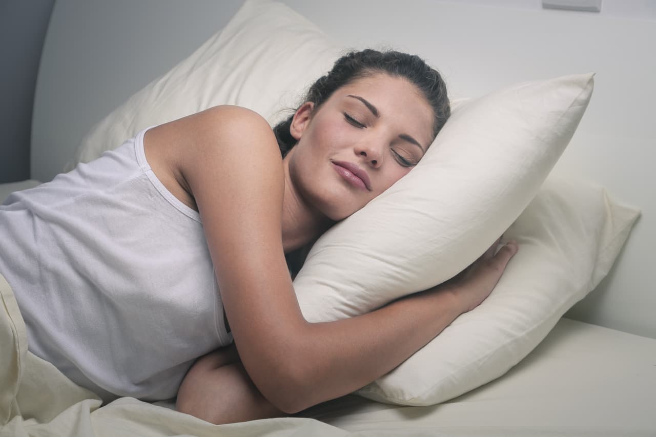 <b>Se te resecará la piel.</b> Además de la aparición de acné y puntos negros, el no permitir que nuestros poros respiren, nos acarreará problemas de resequedad y reducción de brillo.