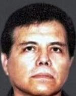 <h3 class="cms-H3-H3">Ismael Zambada García</h3>
<br>
<br>El longevo narcotraficante mexicano de 72 años es acusado de trafico de cocaína y marihuana, lavado de dinero, posesión de armas de fuego, asesinato en un país extranjero, asociación delictiva y secuestro. 
<br>
<br>'El Mayo', como le llaman, ha logrado escapar de las autoridades durante más de 50 años, tiempo que ha sido uno de los narcotraficantes más grandes en México. 
<br>
<br>No corrió la misma suerte su hijo, Ismael Zambada Imperial -alias 'Mayito gordo' quien fue extraditado a Estados Unidos en 2019.
<br>
<br>Este miércoles 22 de septiembre, el Departamento de Estado incrementó la recompensa 
<a href="https://www.state.gov/department-of-state-offers-reward-for-information-to-bring-mexican-drug-trafficking-cartel-leader-to-justice/" target="_blank">de $10 millones a 15 millones por información que lleve a su captura.</a> "El aumento es acorde con su posición de liderazgo en el Cartel de Sinaloa", anunció el departamento en un comunicado. 
<br> 
<br>En el documento se estableció que "estas acciones son parte de un esfuerzo de todo el gobierno para combatir el narcotráfico y el crimen organizado transnacional a nivel mundial y en México". 
<br>