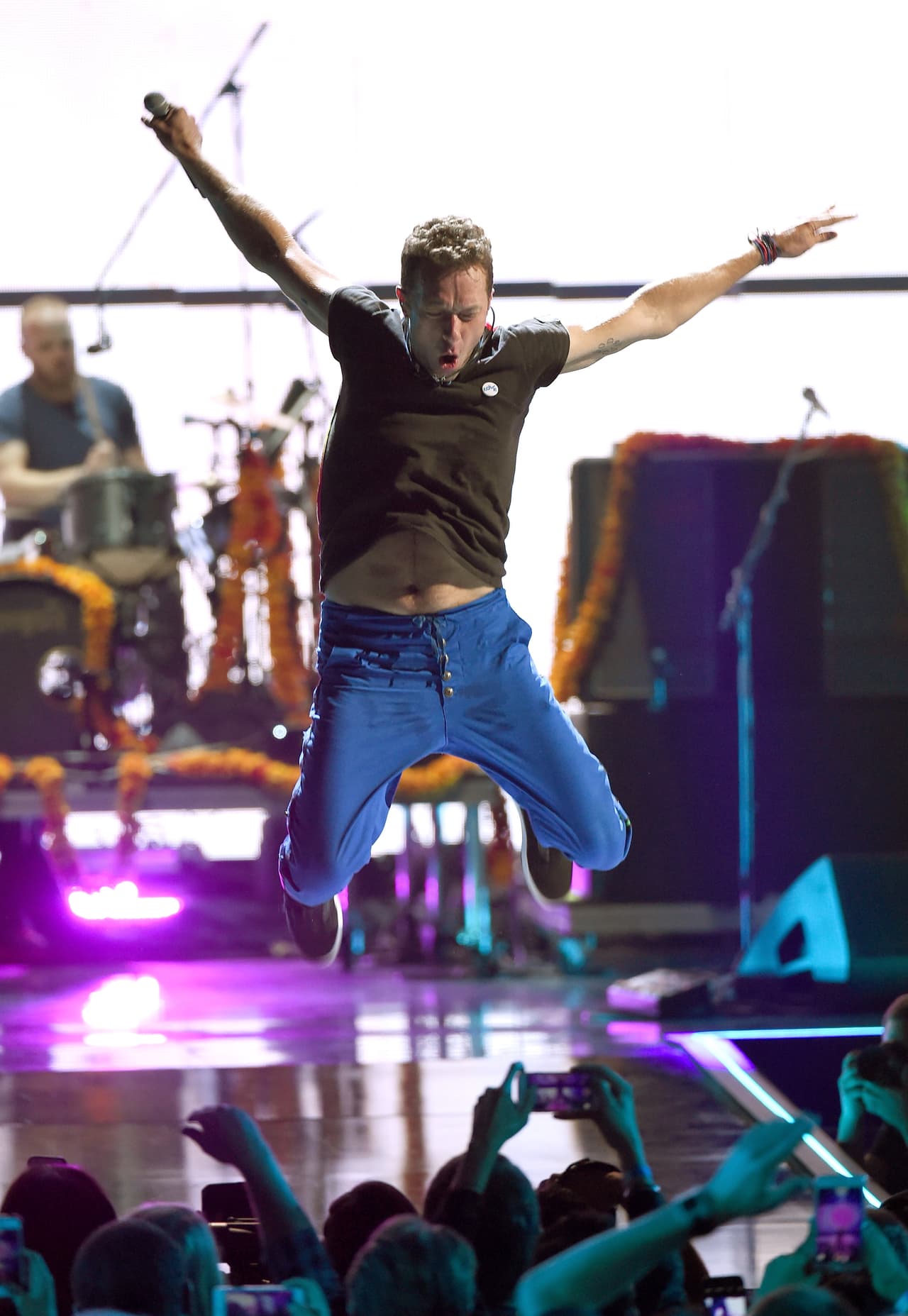 Lo que más llamó la atención fueron las coreografías y brincos de Chris Martin, quien en toda su participación no se estuvo ni un momento en paz.
