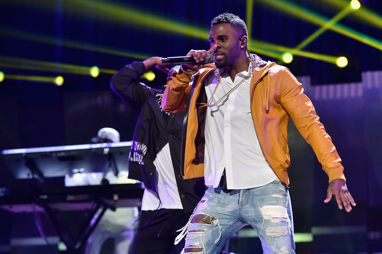 Jason Derulo llegó al escenario para poner el toque hot a la noche.