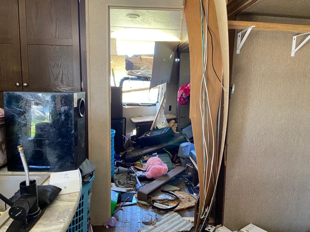 “Todo estaba remodelado y se llevó todo”: Hispana relata cómo su casa quedó destruida tras paso de tornado