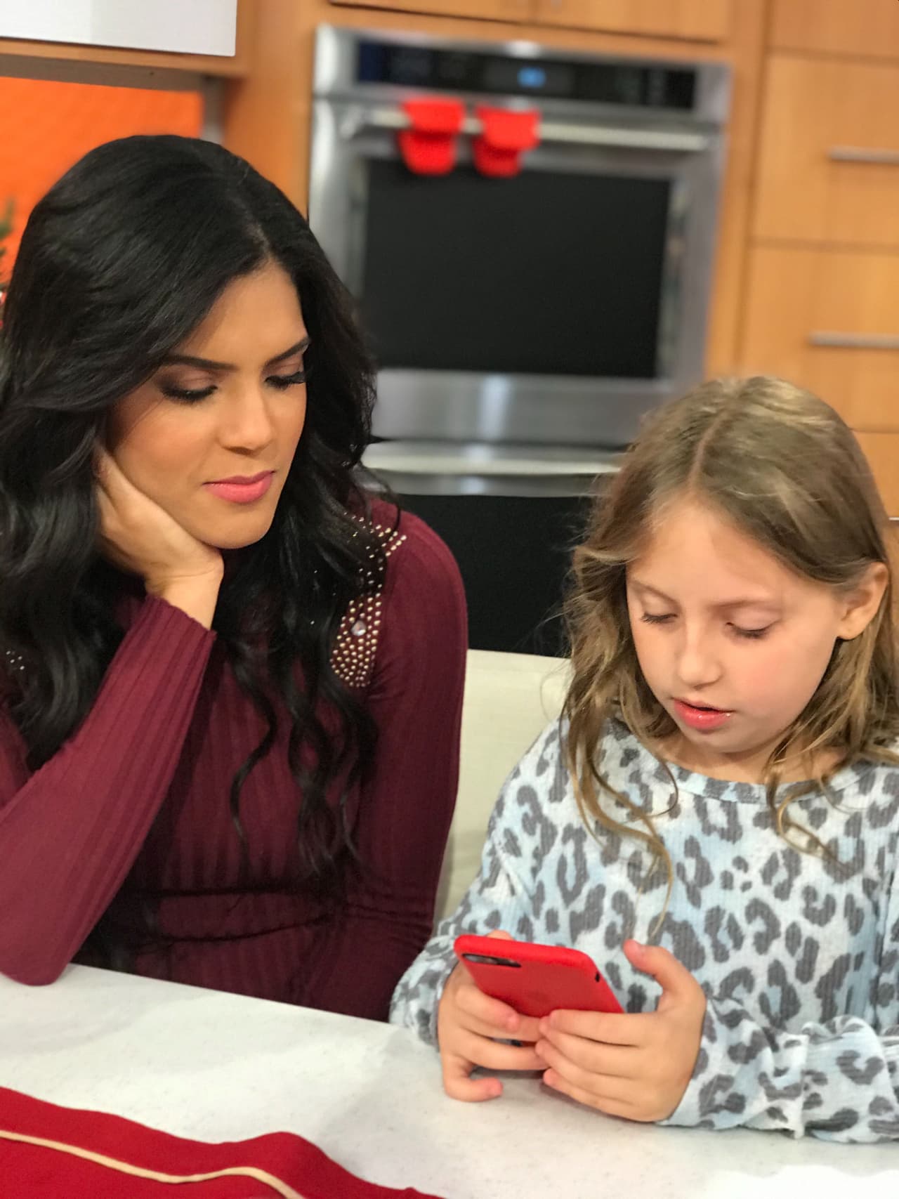 Francisca Lachapel dio muestras este viernes de cómo desempeña su papel de tía, luego de que Allegra, la sobrina de su prometido Francesco, visitó el estudio de Despierta América.