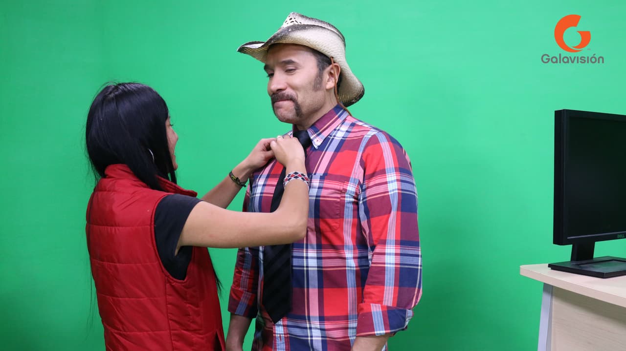 Como el 
<b>primo Luis </b>es muy inquieto, su micrófono tenía que ser ajustado constantemente.