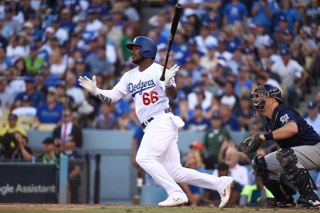 Yasiel Puig pegó sencillo al central remolcando a Manny Machado, desde la intermadia, para darle ventaja de 3-1 a los Dodgers en la parate baja de la sexta entrada.