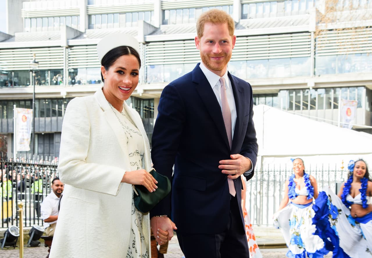 Sin embargo, espera que la relación con su hija mejore una vez que ella dé a luz a su primer hijo con el príncipe Harry, según TMZ.