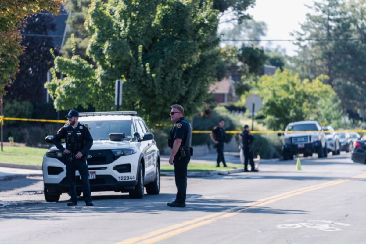 Los detectives del equipo de HDU analizaron el objeto sospechoso utilizando tecnología especializada, la cual incluía un robot, que se acercó y fotografió el objeto.