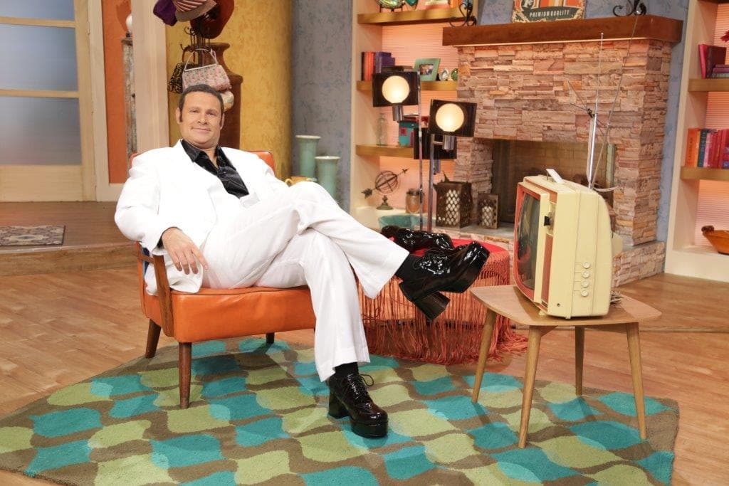 Alan no se podía quedar atrás y nos mostró un look que marcó época.