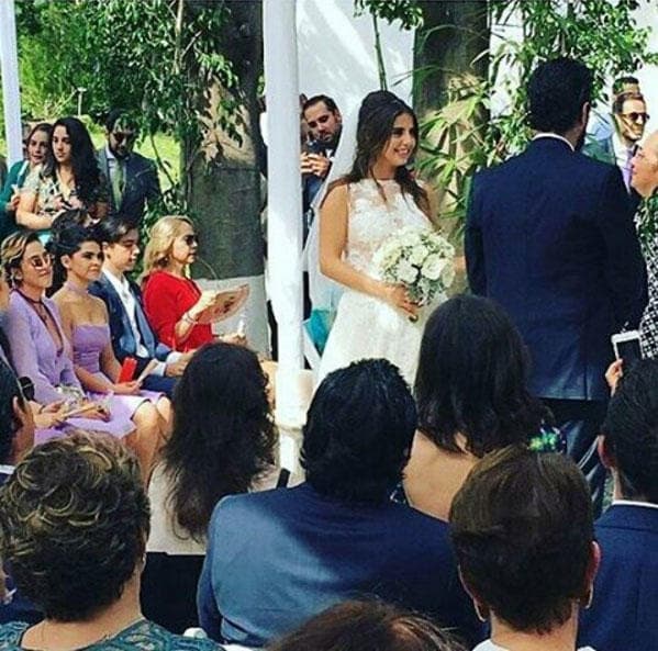 La pareja compartió este importante momento con 400 invitados. La actriz lució radiante, su sonrisa reflejaba toda la felicidad que sentía.