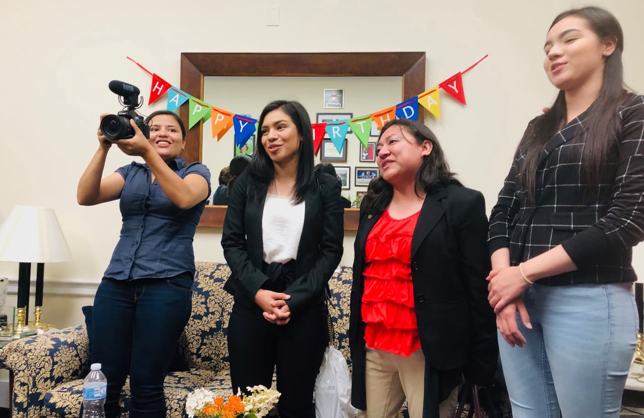 "Miró el funeral de su papá por FaceTime": los motivos por los que los dreamers piden permisos para viajar al extranjero 