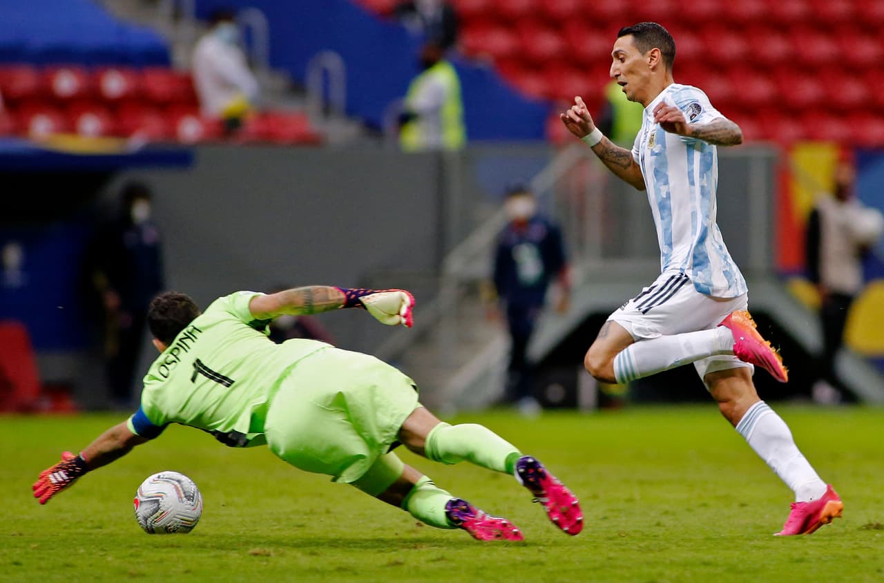 Ángel Di María ingresó y Argentina fue más dinámica y peligrosa.