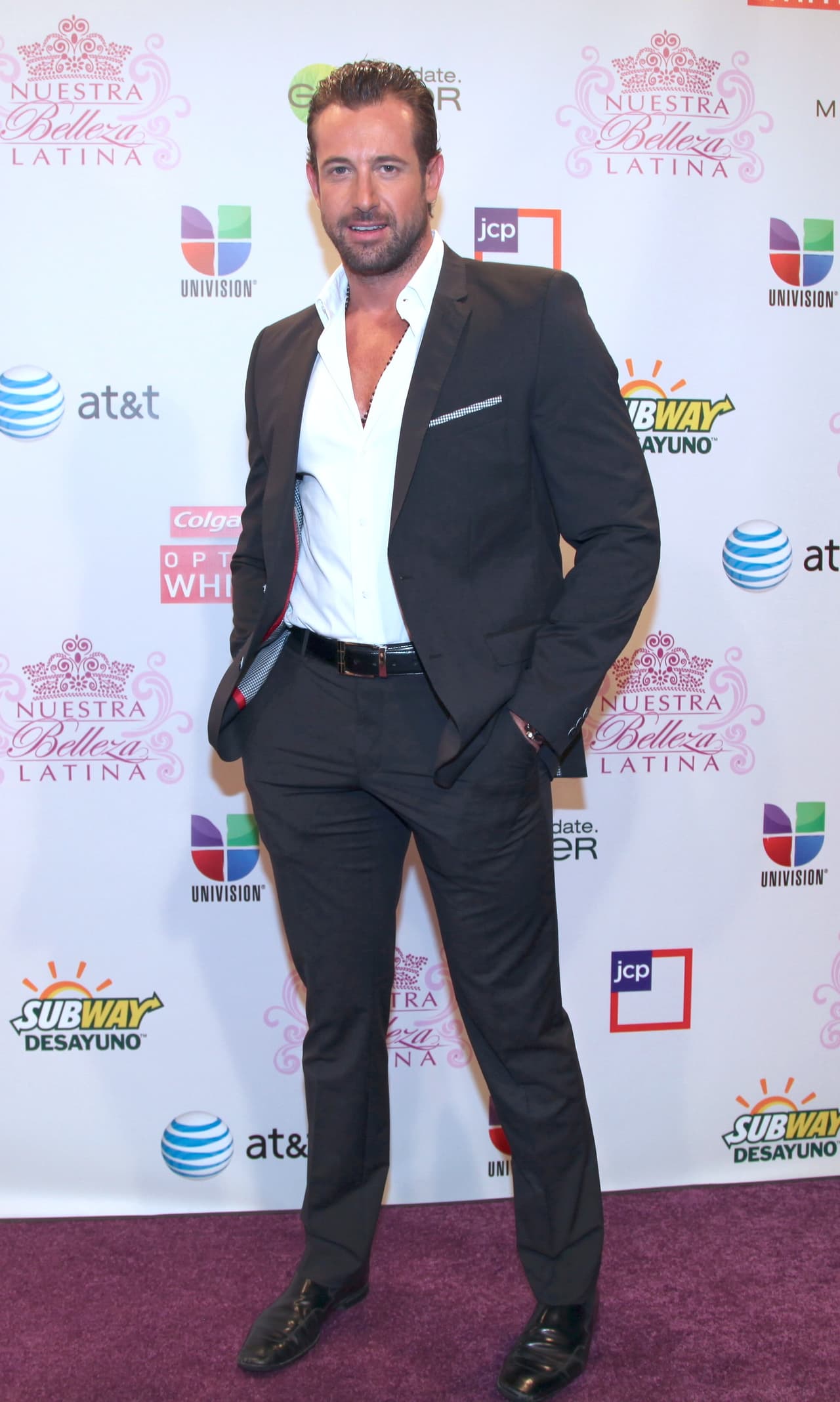 En el mismo año fue uno de los invitados a la final de Nuestra Belleza Latina y coronó a la puertorriqueña Vanessa de Roide por elección popular.