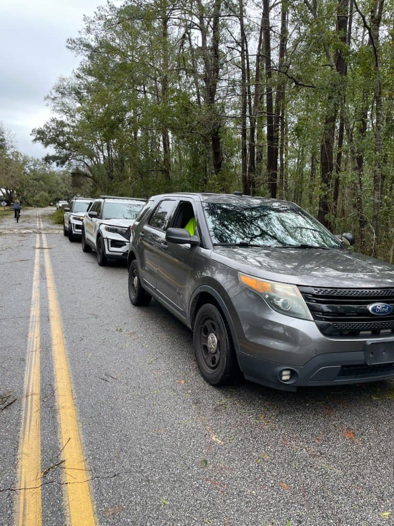 De momento los oficiales siguen en las calles, informó la Oficina del Sheriff.