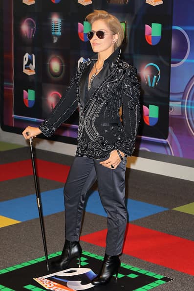 Gloria Trevi sorprendió a todos con su atuendo en Premios Juventud 2015.