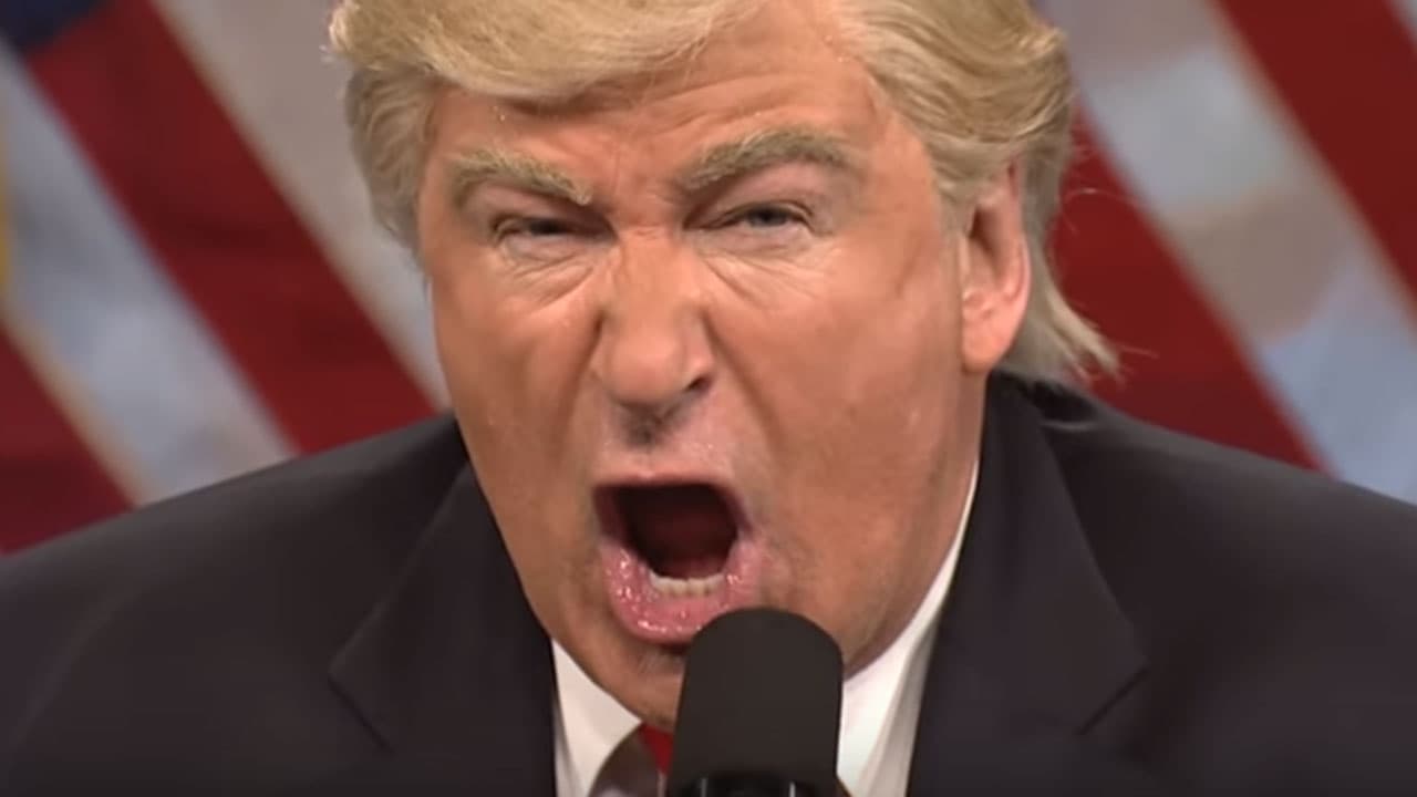Alec Baldwin recrea la conferencia de prensa de Donald Trump en 'Saturday Night Live'