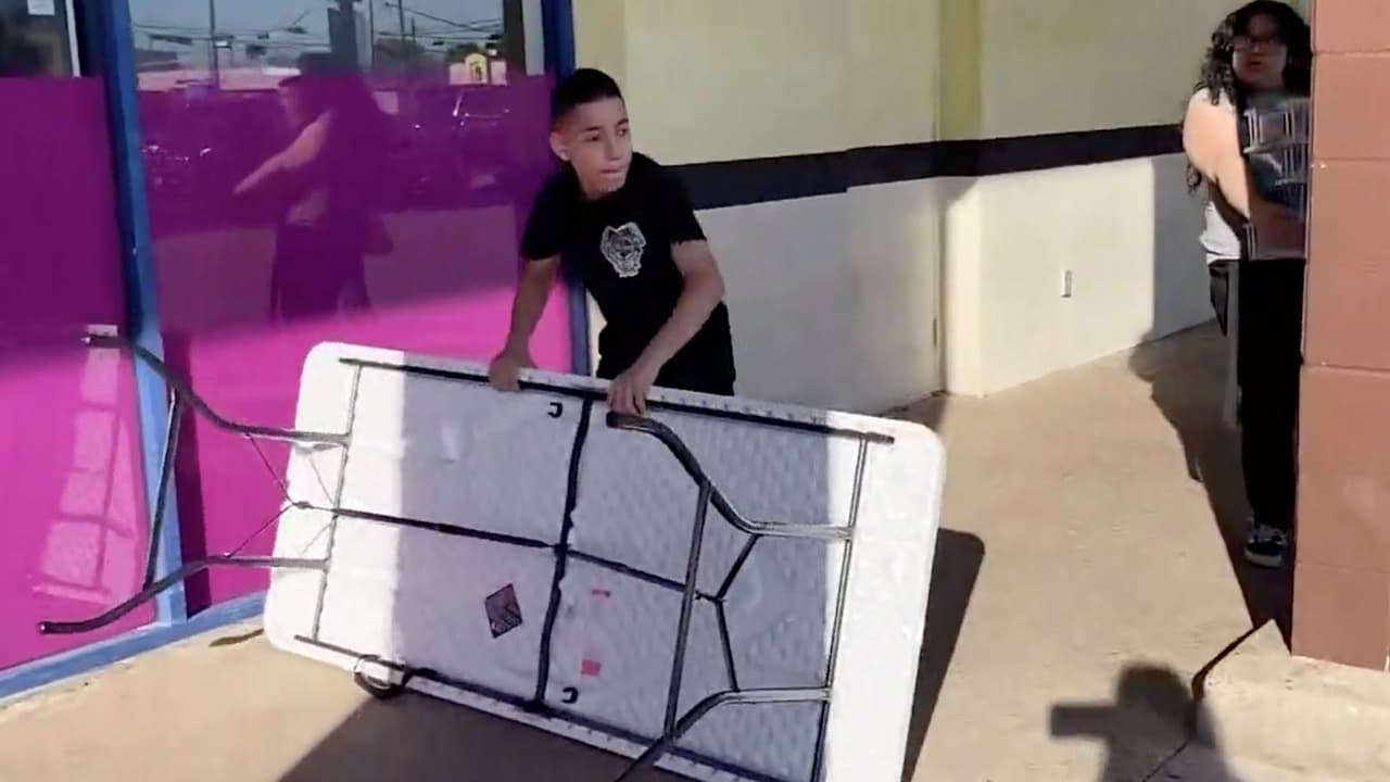 Elijah indicó que continuará trabajando para lograr sus sueños de ir a la universidad y convertirse en ingeniero del ejercito.