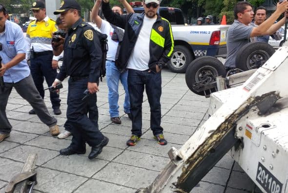 El anuncio motivó que alrededor de 300 familias, con sus vehículos protestaran en el Hemiciclo a Juárez, muy cerca del Zócalo capitalino.