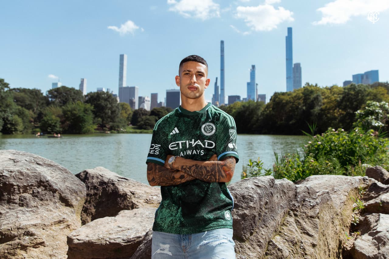 New York City FC presentó a la que es su primera tercera playera, bautizada como 'la Camiseta de los Parques' ('The Parks Kit').