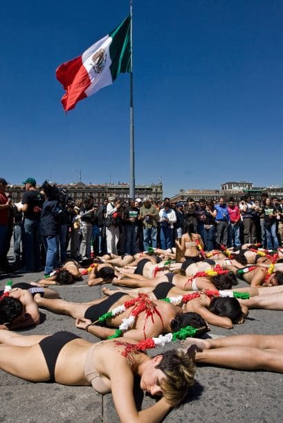 En fechas pasadas también la plancha de Zócalo capitalino, ícono de nuestra ciudad, fue copada por activistas de AnimaNaturalis para manifiestarse contra las corridas de toros.