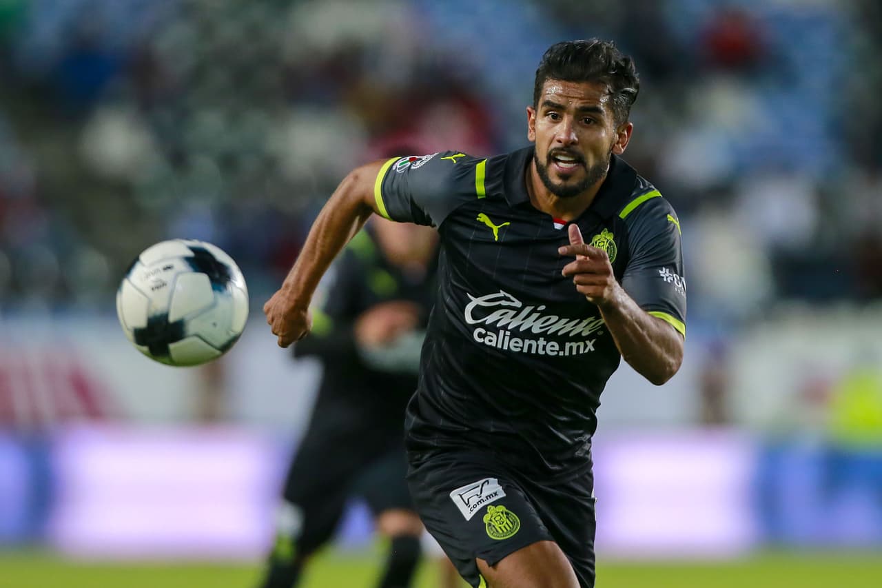 El Pachuca consiguió su segunda victoria del torneo tras vencer por 2-1 a las Chivas. Los Tuzos aprovecharon un grave error del 'Tiba' Sepúlveda y Raúl Gudiño para marcar el segundo tanto después de que Víctor Guzman hiciera el primero. Los rojiblancos reaccionaron con un gol de Ángel Zaldívar por la vía del penal, pero no fue suficiente.