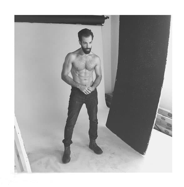 Se la dejó crecer para su personaje en "Antes muerta que Lichita", para poder tener un look 'hipster'.