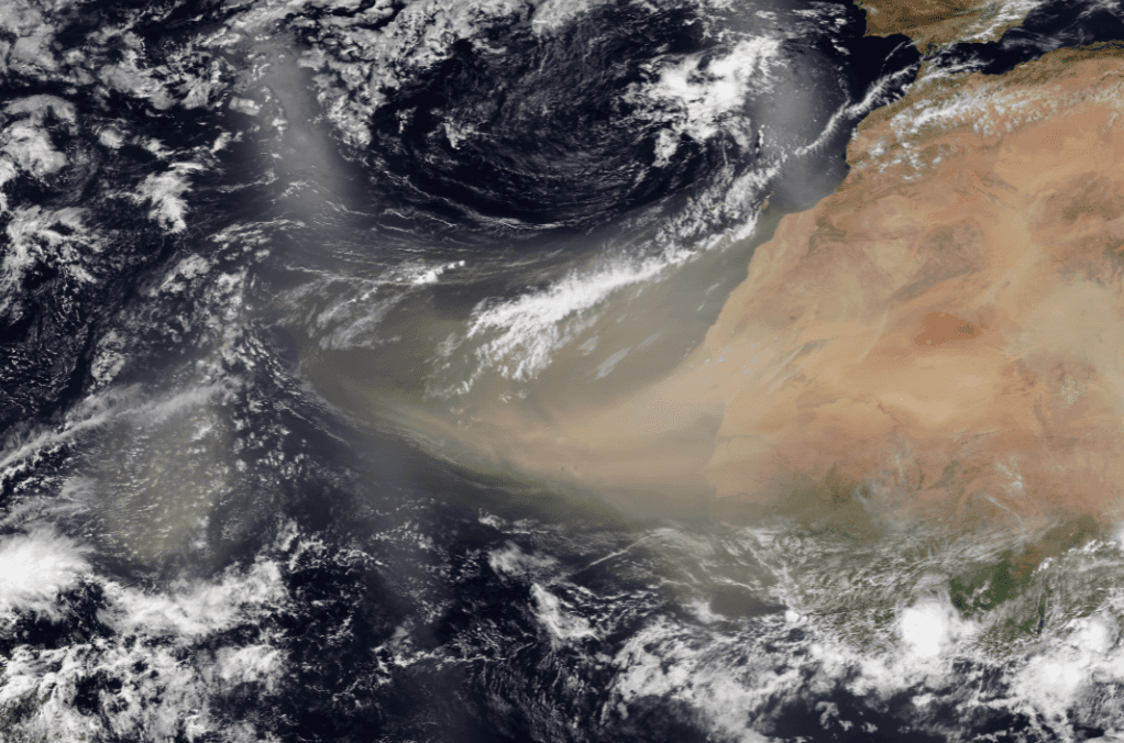 Las nubes de polvo del Sahara llegan a Texas desde el Océano Atlántico un par de veces cada verano.